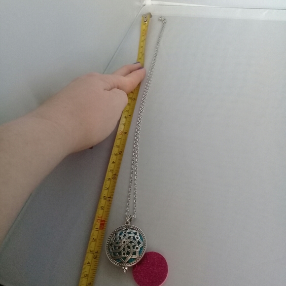 Aromatherapy celtic design necklace - Picture 3 of 4